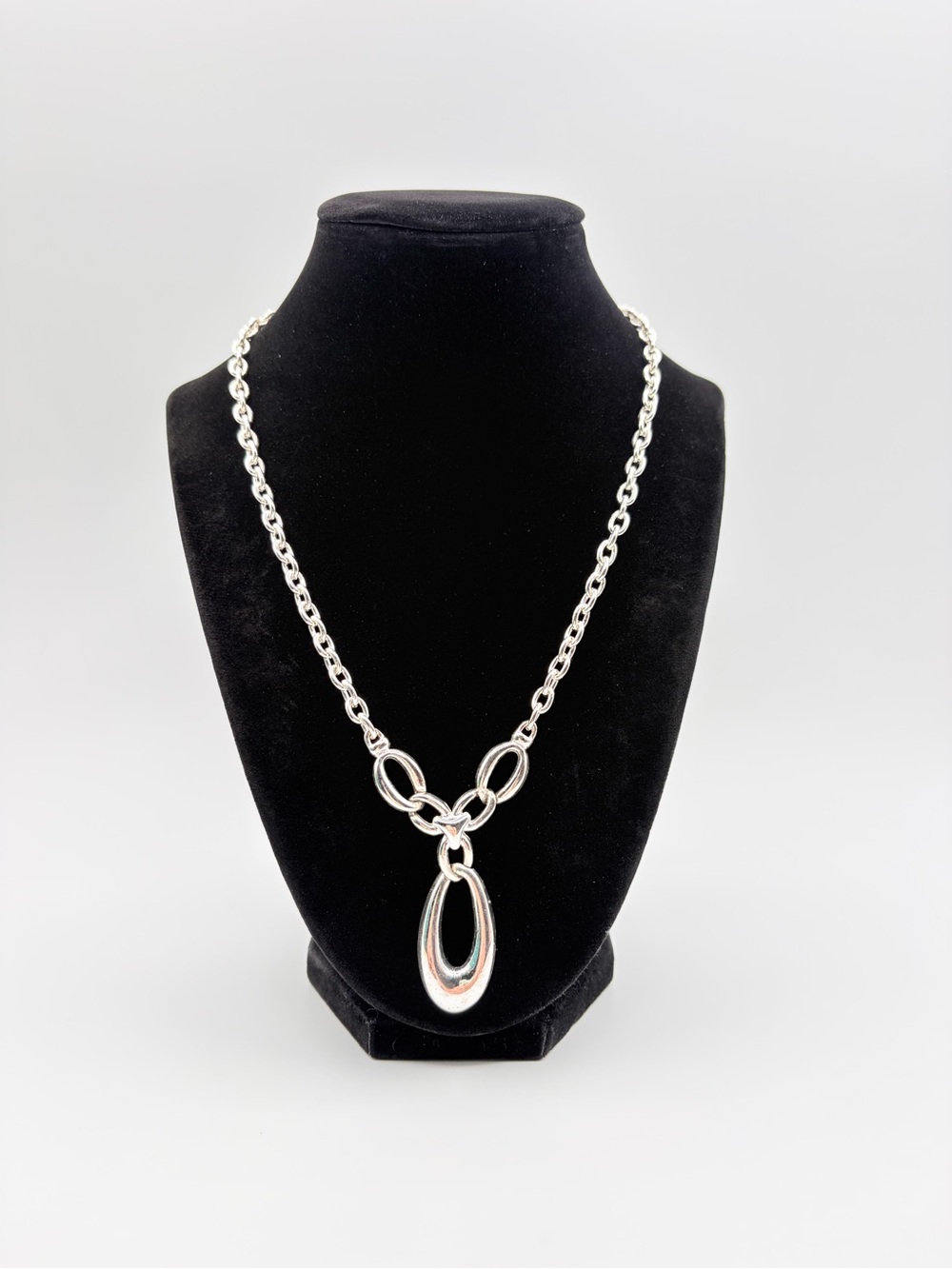Vintage Signed Vendome Silver Tone Oval Pendant Statement Necklace